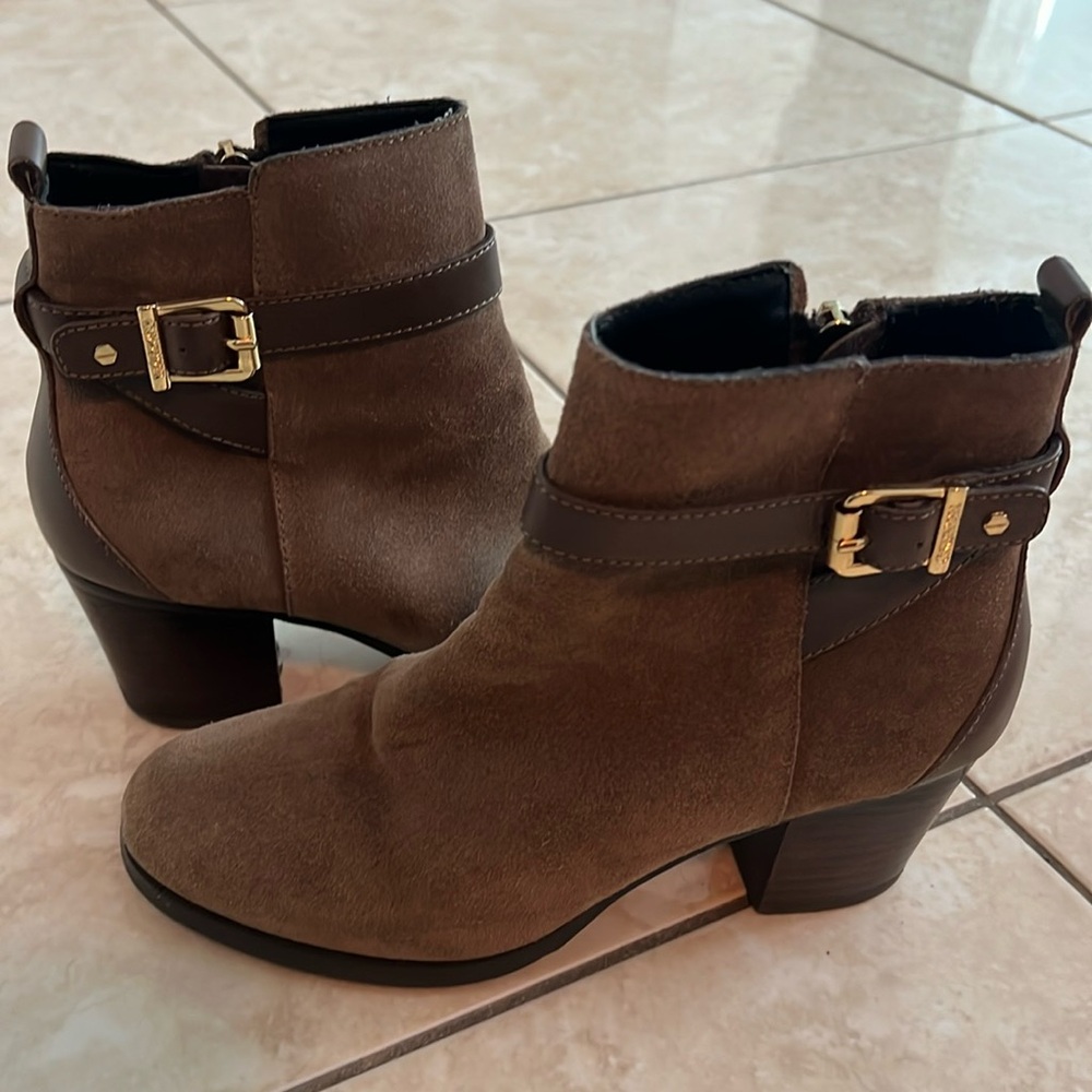 C. Wonder Taylor Booties 6.5